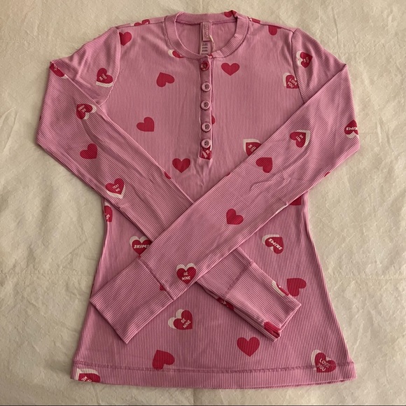 Skims Soft Lounge Henley Top Petal Print - Picture 3 of 7